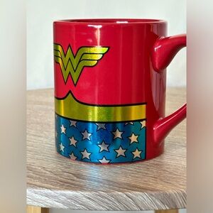 Wonder Woman gold coloured logo mug